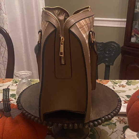 New Tan and White Plaid Handbag - Picture 4 of 6